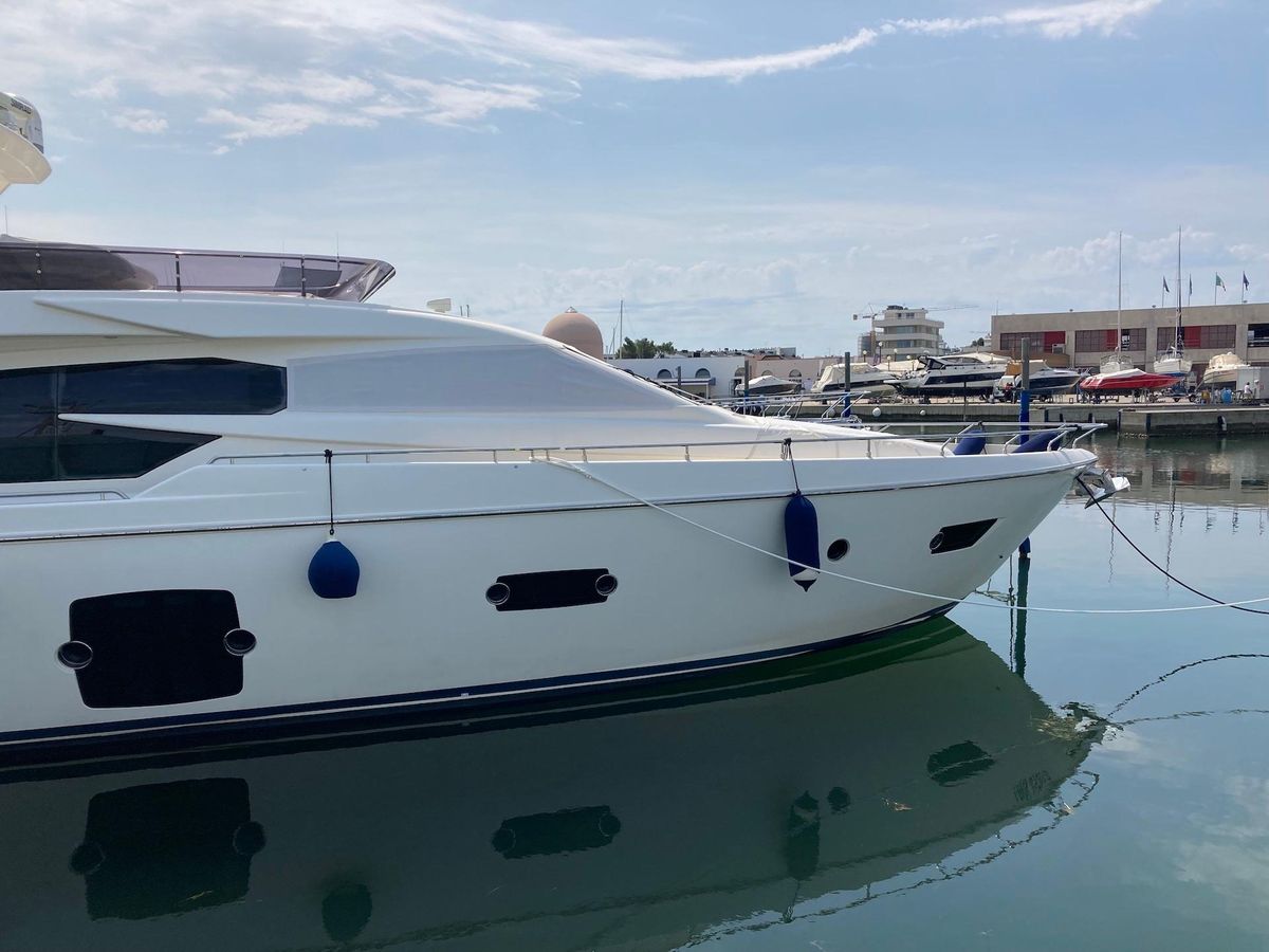 2013 Ferretti Yachts 71 