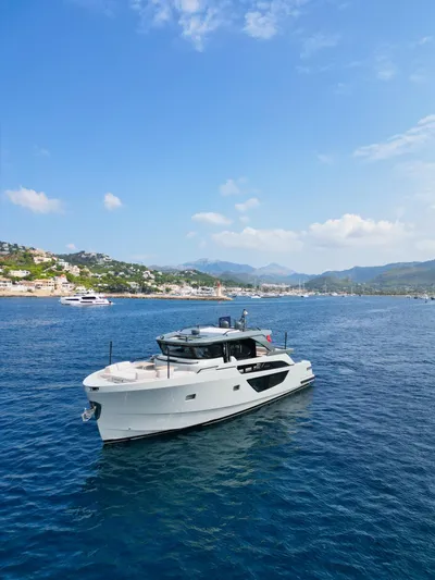 Revolution Yacht Photos Pics 