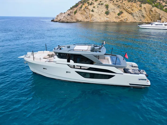 Revolution Yacht Photos Pics 