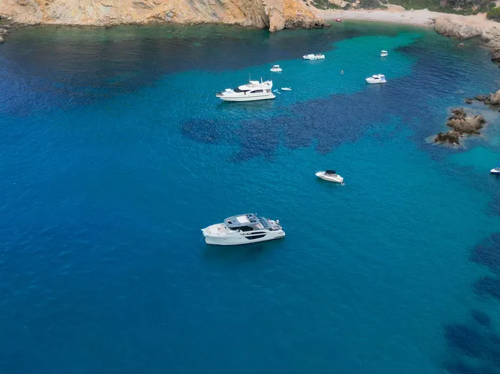 Revolution Yacht Photos Pics 