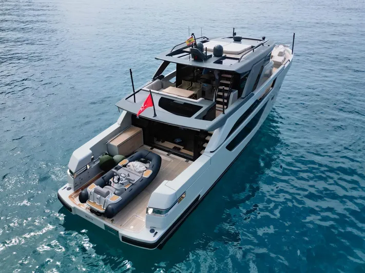 Revolution Yacht Photos Pics 