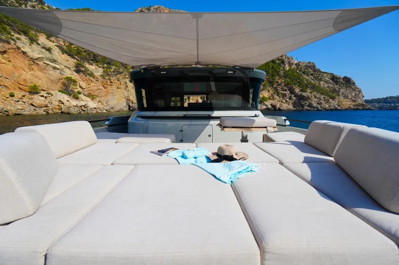 Revolution Yacht Photos Pics 