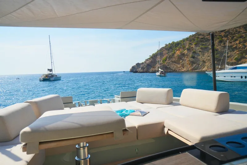 Revolution Yacht Photos Pics 