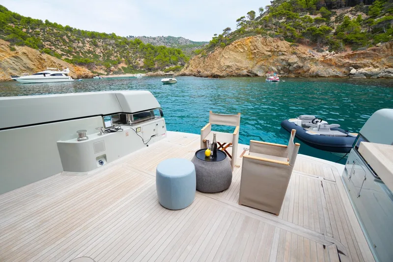 Revolution Yacht Photos Pics 