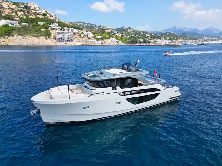 Revolution Yacht Photos Pics 