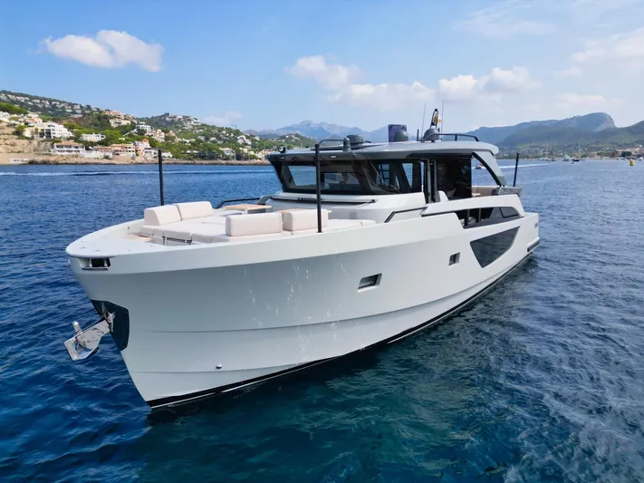 Revolution Yacht Photos Pics 