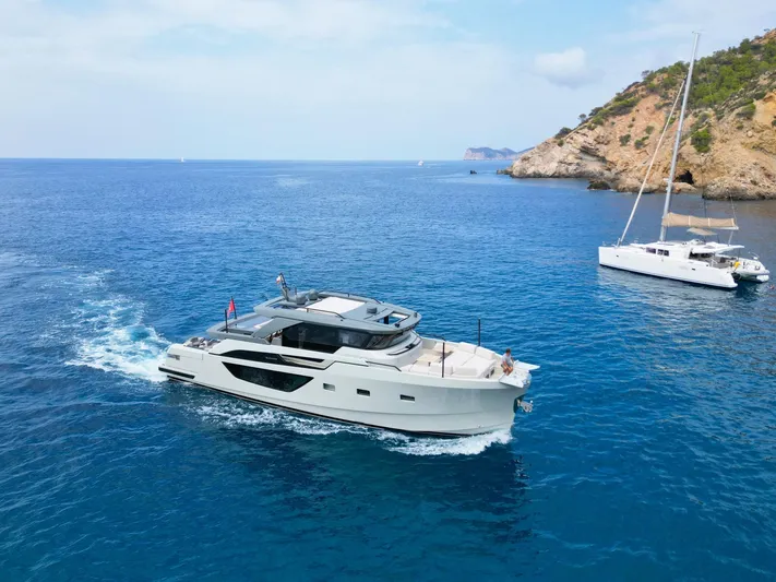 Revolution Yacht Photos Pics 