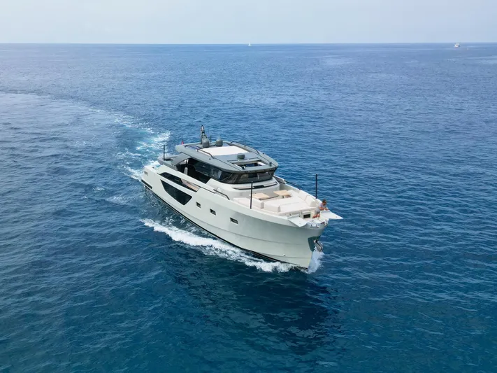 Revolution Yacht Photos Pics 