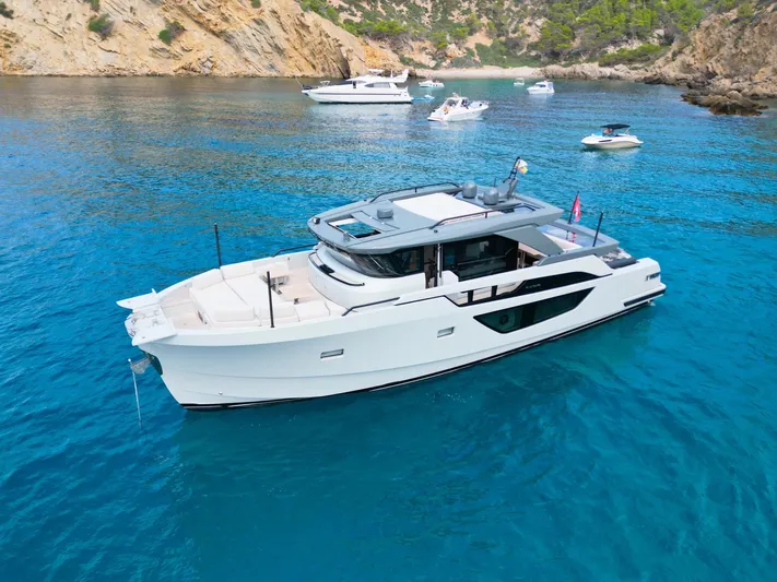 Revolution Yacht Photos Pics 