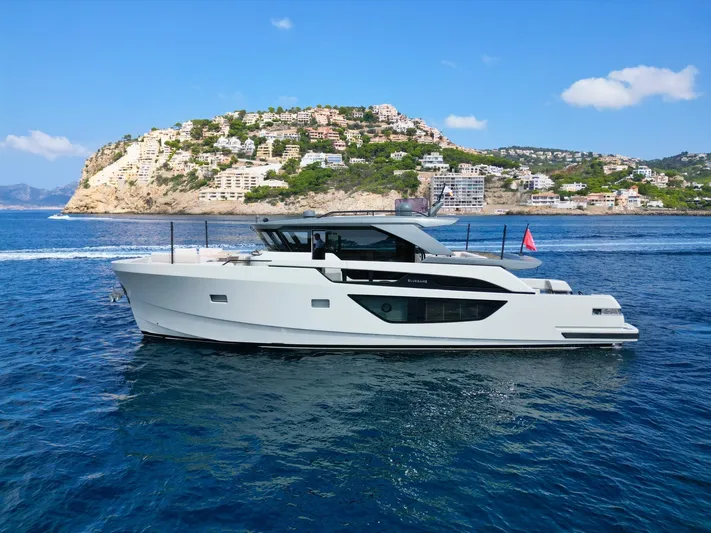 Revolution Yacht Photos Pics 