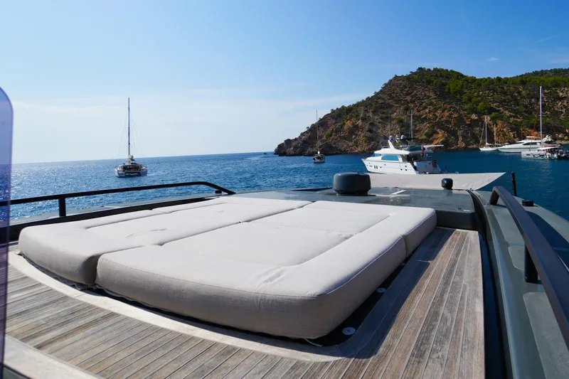 Revolution Yacht Photos Pics 