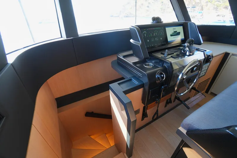 Revolution Yacht Photos Pics 