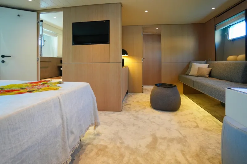 Revolution Yacht Photos Pics 