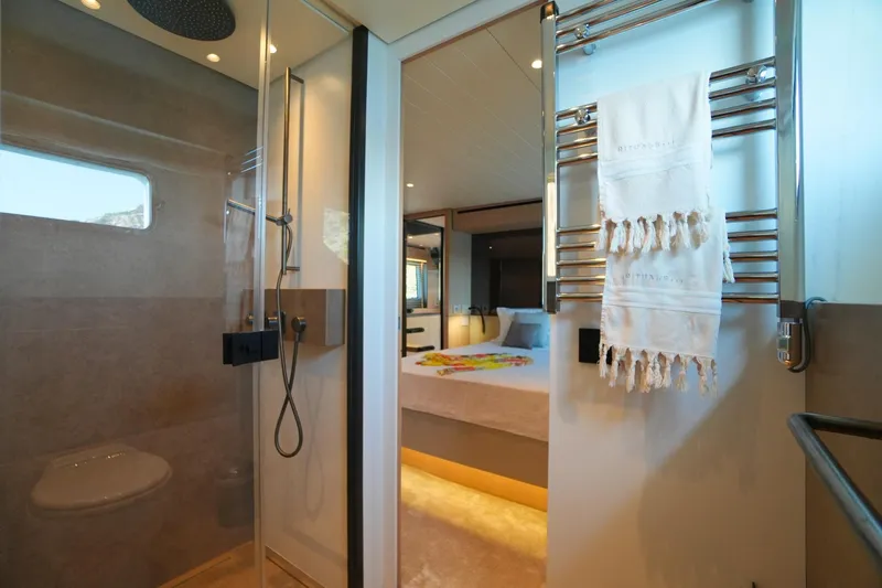 Revolution Yacht Photos Pics 