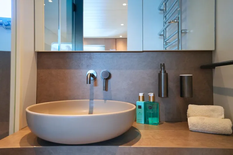 Revolution Yacht Photos Pics 