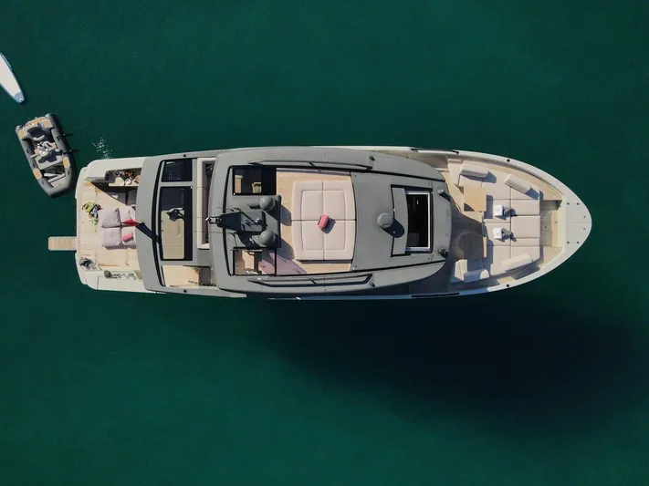 Revolution Yacht Photos Pics 