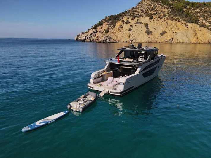 Revolution Yacht Photos Pics 