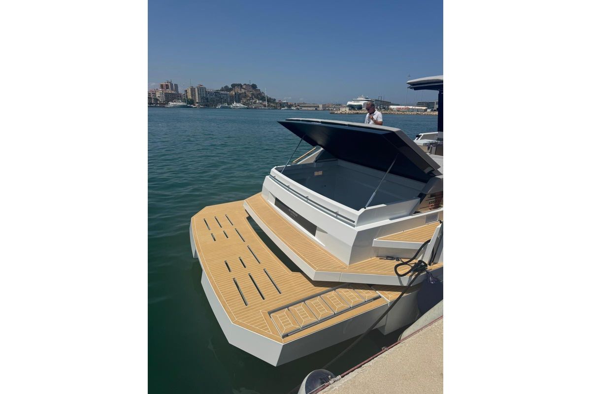 2025 De Antonio Yachts 47 