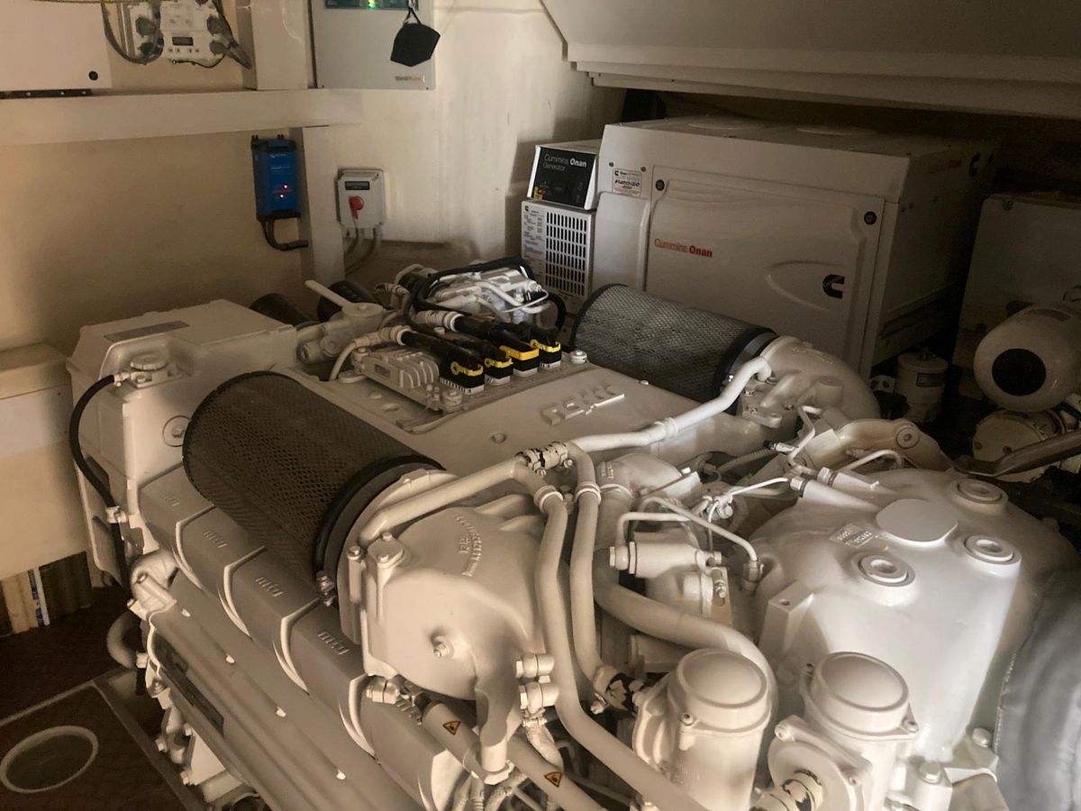 2013 Ferretti Yachts 71 