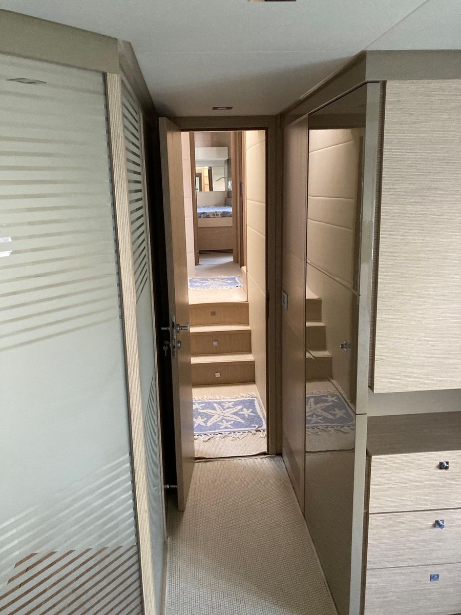 2013 Ferretti Yachts 71 