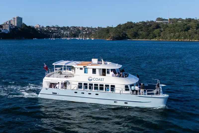 Coast Yacht Photos Pics Luxury Suncoast 65 yacht cruising on blue waters, 2006 model.