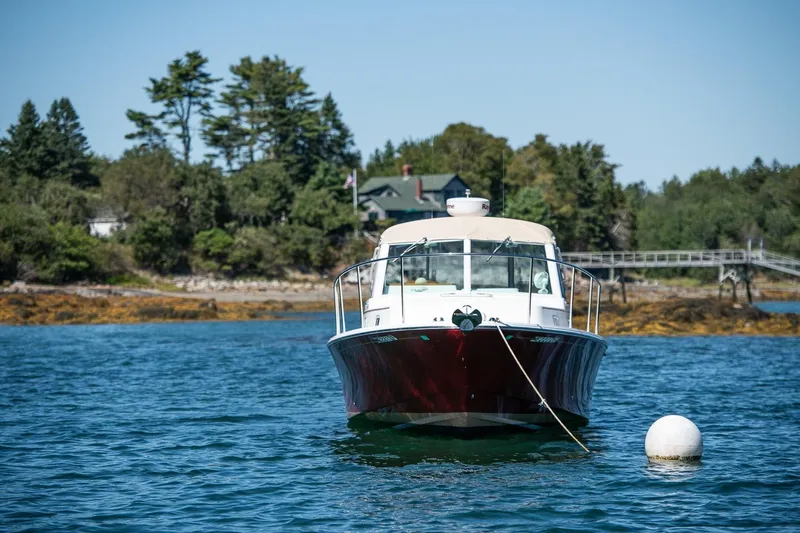 Robin Yacht Photos Pics 2005 Hunt Yachts Surfhunter 29 anchored in scenic coastal waters.