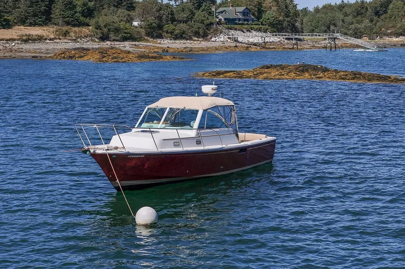 Robin Yacht Photos Pics 2005 Hunt Yachts Surfhunter 29 boat anchored in scenic coastal waters.