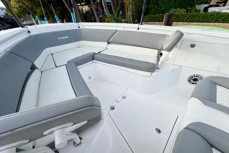  Yacht Photos Pics 2021 Everglades 335 Center Console boat interior with gray and white seating.