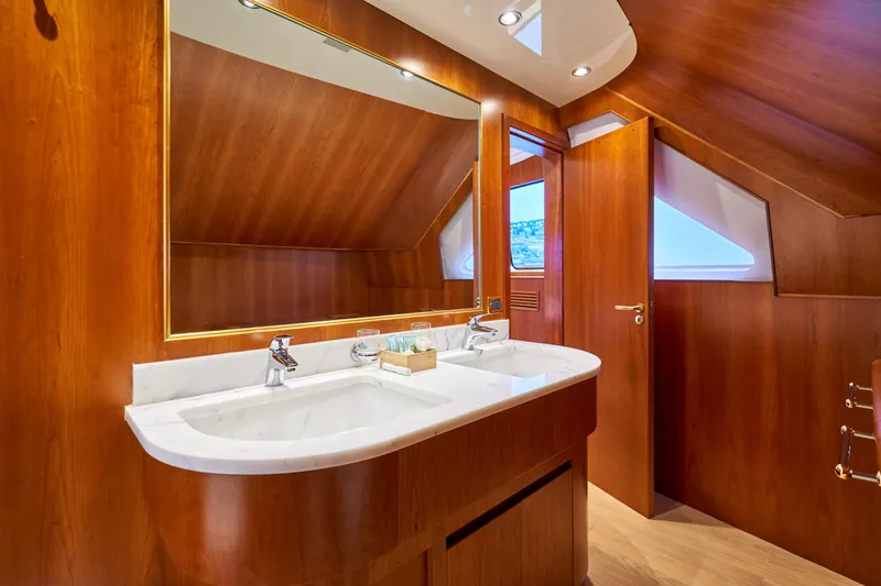 L'instant IV Yacht Photos Pics Luxurious wooden bathroom interior on 2009 Castagnola Navetta 33 yacht.