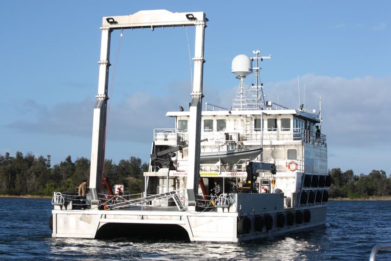 2010-109-7-custom-34m-catamaran