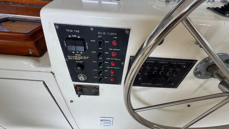 Lila Blue Yacht Photos Pics Flybridge Helm Station