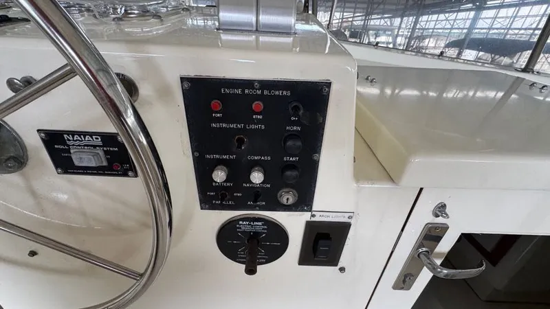 Lila Blue Yacht Photos Pics Flybridge Helm Station