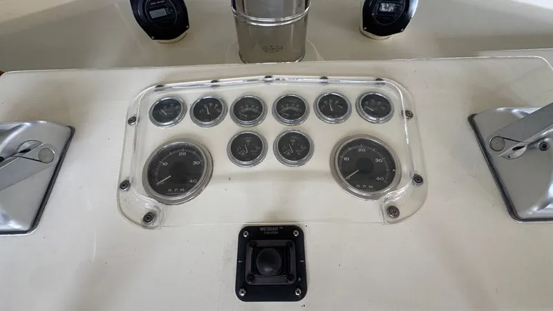 Lila Blue Yacht Photos Pics Flybridge Helm Station