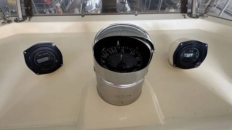 Lila Blue Yacht Photos Pics Flybridge Helm Station