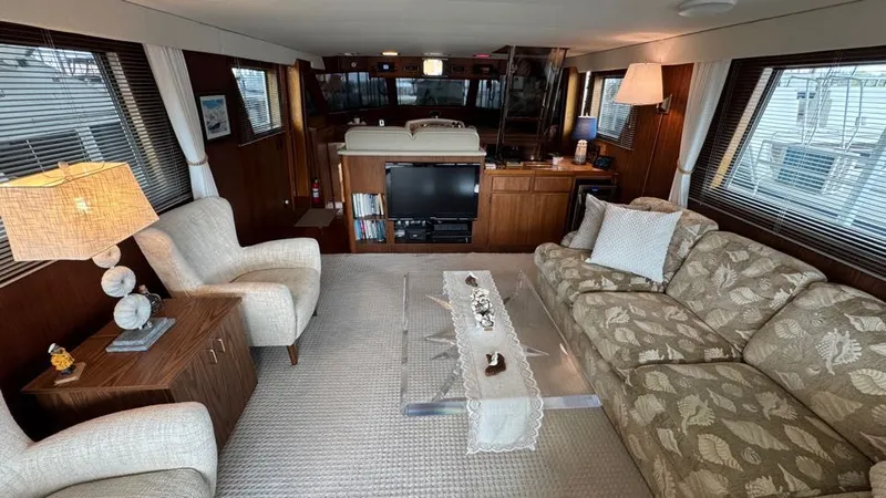 Lila Blue Yacht Photos Pics Salon looking forward