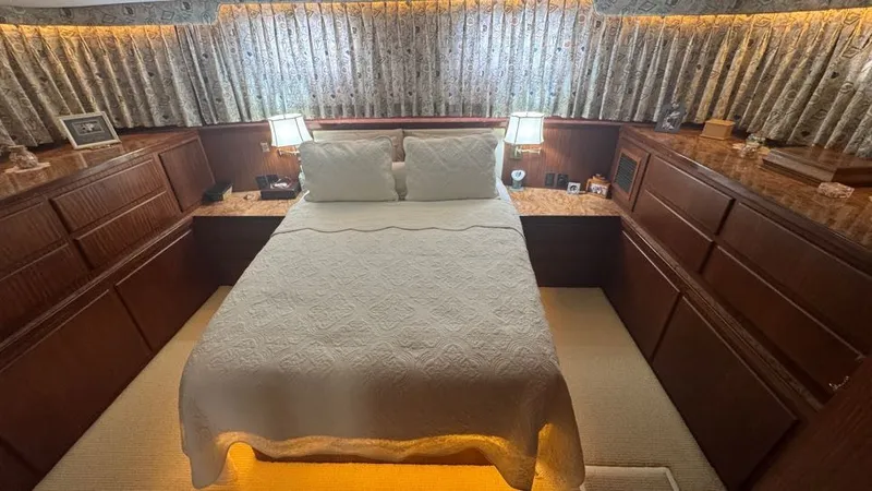 Lila Blue Yacht Photos Pics Aft Primary Suite