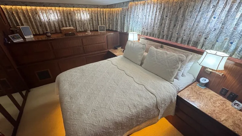 Lila Blue Yacht Photos Pics Aft Primary Suite