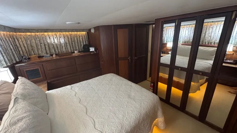 Lila Blue Yacht Photos Pics Aft Primary Suite