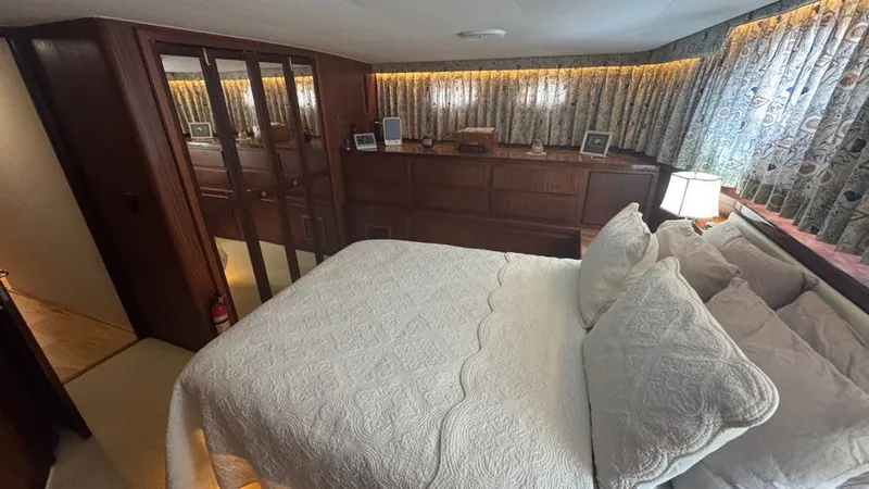 Lila Blue Yacht Photos Pics Aft Primary Suite