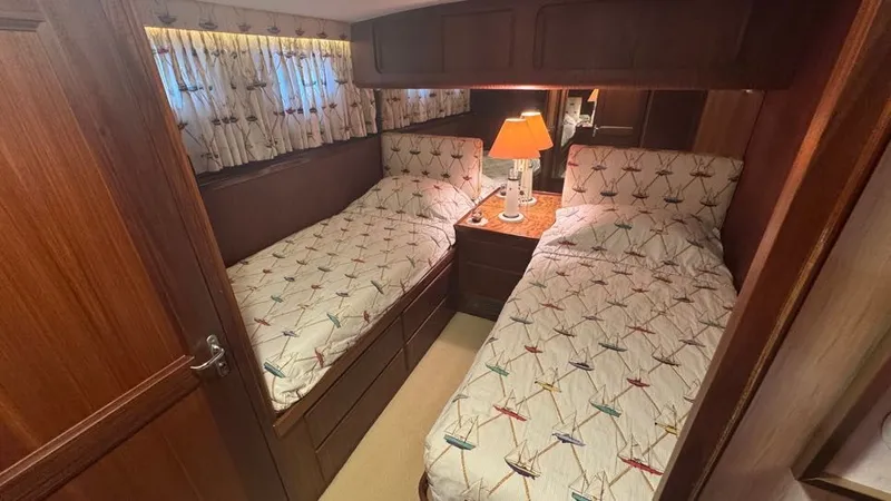 Lila Blue Yacht Photos Pics Starboard Guest Stateroom