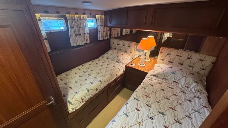 Lila Blue Yacht Photos Pics Starboard Guest Stateroom