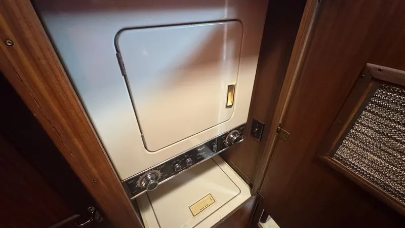 Lila Blue Yacht Photos Pics Laundry