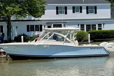 Grady-White Freedom 335