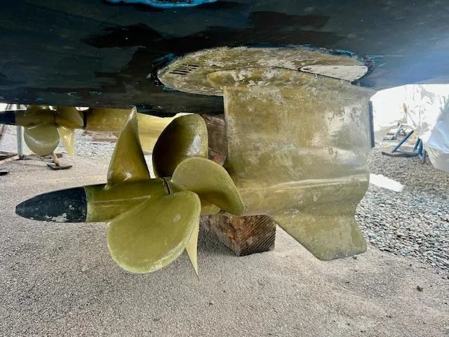  Yacht Photos Pics Propeller and rudder of 2007 Tiara Yachts 3900 Sovran on dry dock.