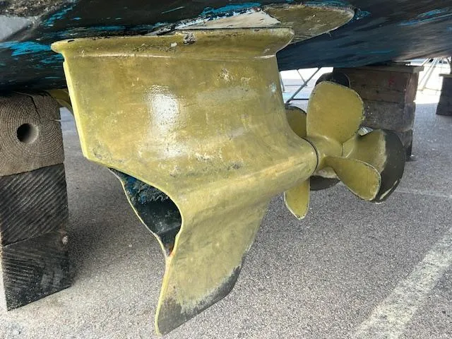  Yacht Photos Pics Propeller and rudder of 2007 Tiara Yachts 3900 Sovran on dry dock.