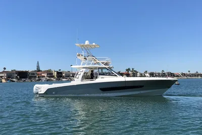 Boston Whaler 420 Outrage