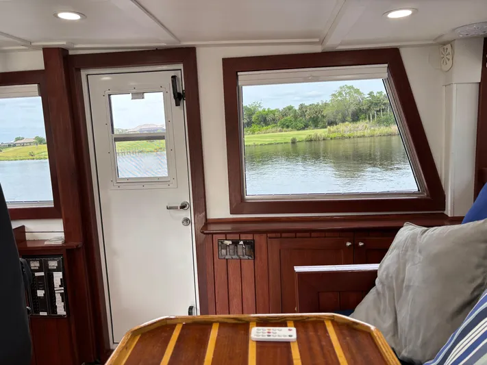 Restless T Yacht Photos Pics Interior of a 1971 Sermons Expedition boat with scenic river view through windows.