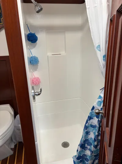 Restless T Yacht Photos Pics 1971 Sermons Expedition bathroom with shower, curtain, and loofahs.