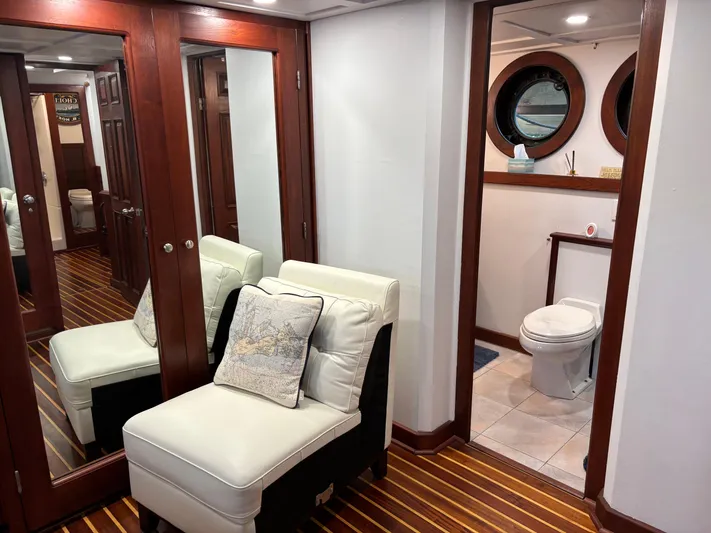 Restless T Yacht Photos Pics 