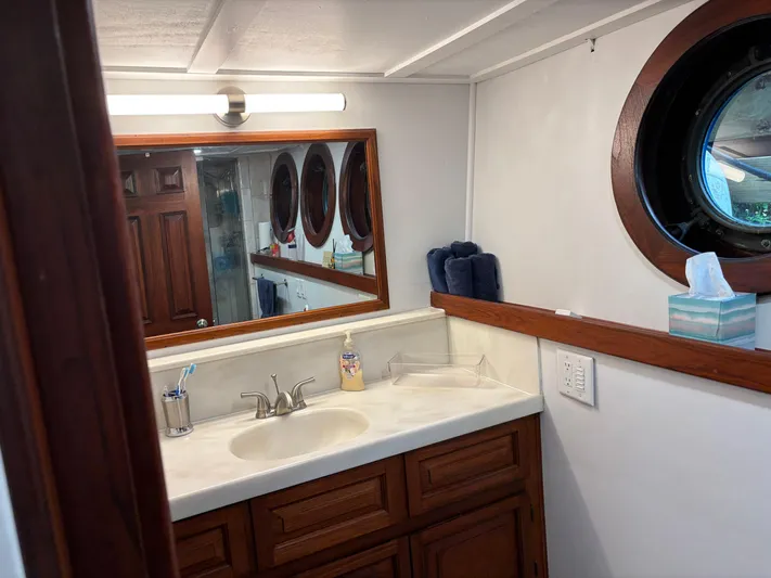 Restless T Yacht Photos Pics 